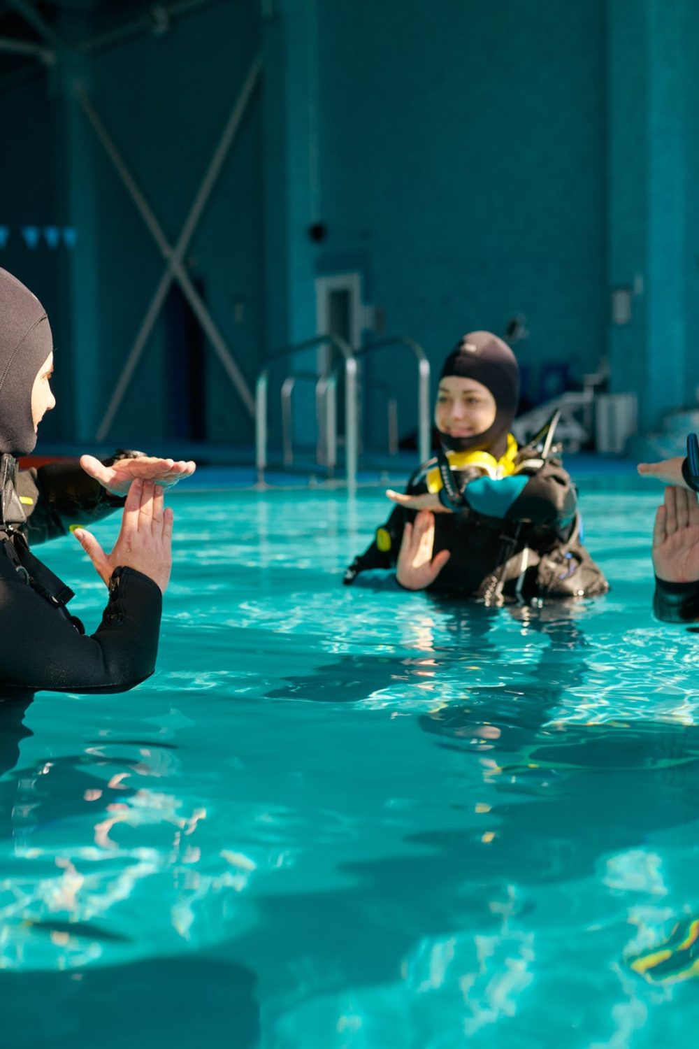 instructor-and-two-divers-lesson-in-diving-school.jpg
